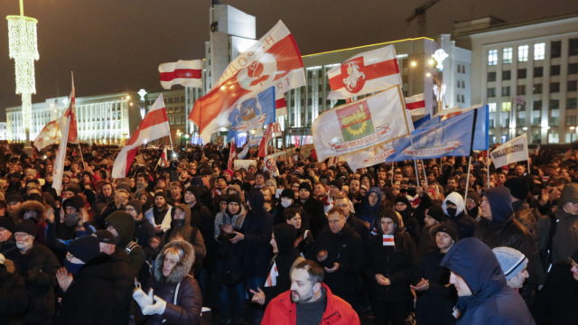 Kary aresztu i grzywny za nielegalne protesty w Mińsku