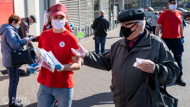 GIS twierdzi, że sprzedawca może odmówić obsługi klienta bez maseczki