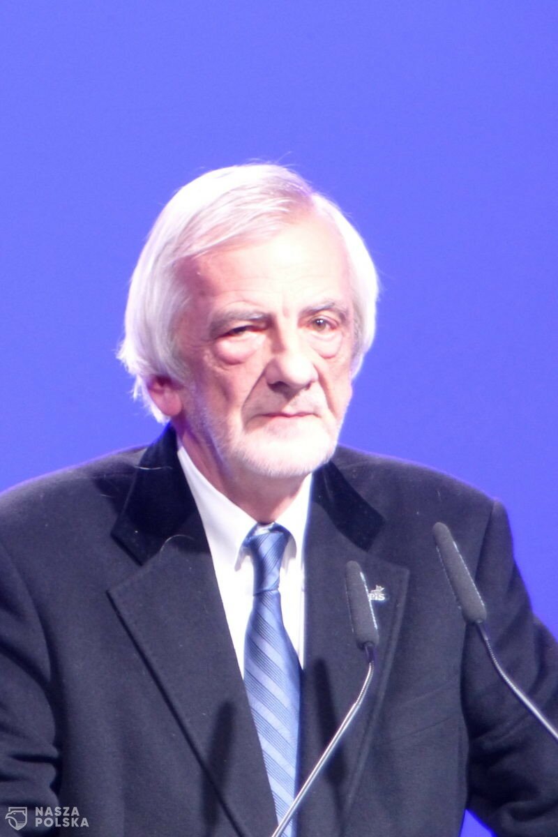 Marszałek Terlecki pozwala posłom PiS mieć inne zdanie w kwestii szczepień