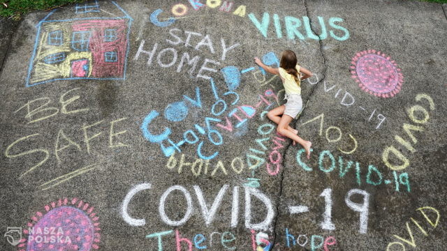 Premier Nowej Zelandii Jacinda Ardern ogłosiła w poniedziałek zatrzymanie rozprzestrzeniania się koronawirusa