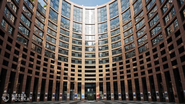 „Hipokryzja i podwójne standardy” – M.Dworczyk o projekcie rezolucji Parlamentu Europejskiego