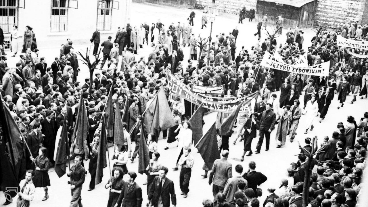 Prof. Żurawski vel Grajewski: postkomuniści zawłaszczają 1 maja