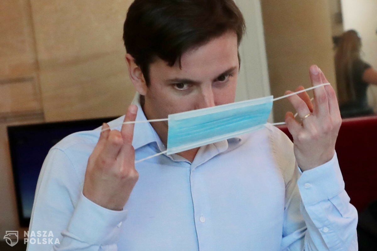 Czy Polacy chcą kar za brak maseczek? Sprawdź wyniki sondażu