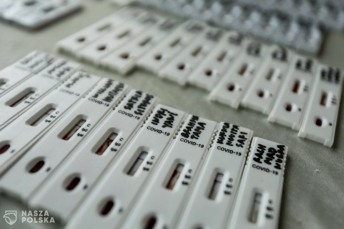 Badanie/ Osoby zaszczepione chorują trochę krócej, ale zakażają tak samo jak niezaszczepieni Badanie/ Osoby zaszczepione chorują trochę krócej, ale zakażają tak samo jak niezaszczepieni