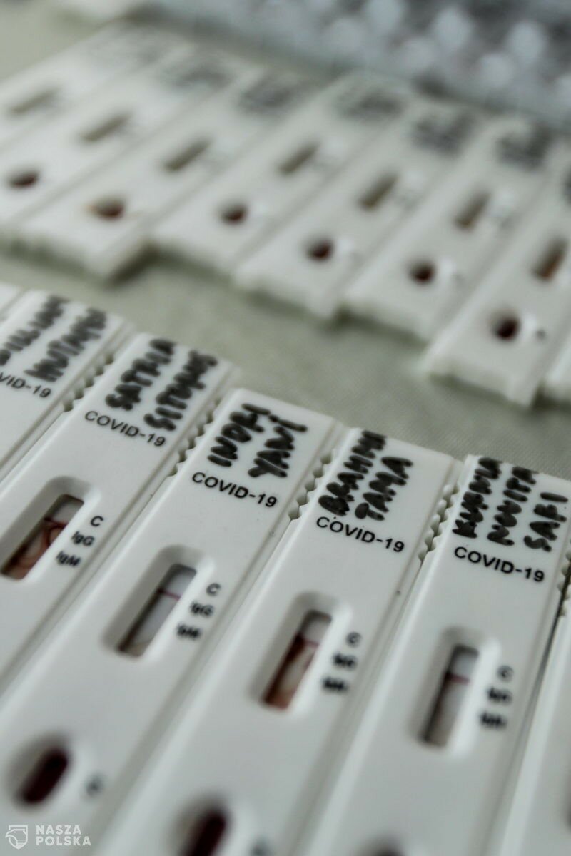 Osoba skierowana na test w kierunku koronawirusa obowiązana jest poddać się kwarantannie