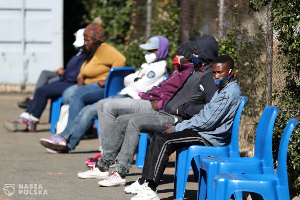 Czy Omicron stanie się błogosławieństwem w nieszczęściu?