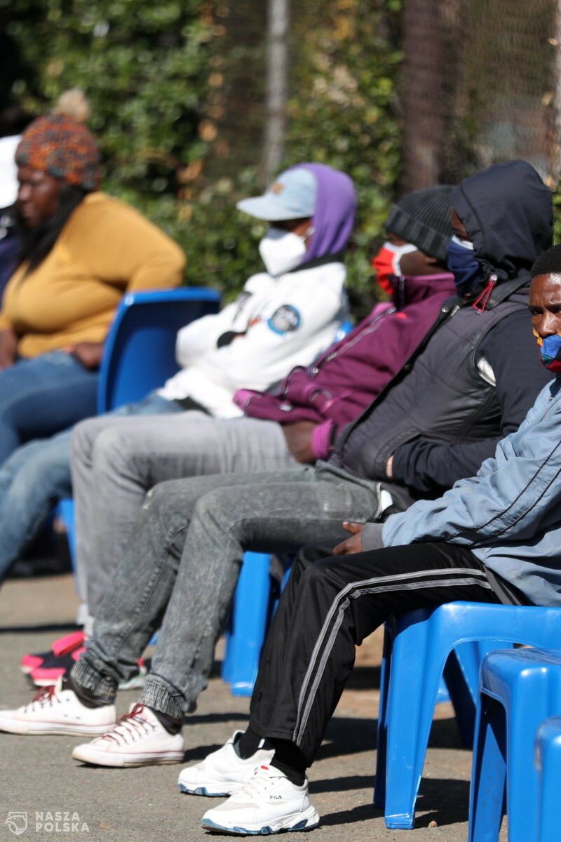 Czy Omicron stanie się błogosławieństwem w nieszczęściu?