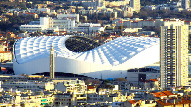 Francja otwiera stadiony dla kibiców