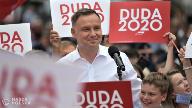 CBOS: 53 proc. badanych dobrze ocenia działalność prezydenta Dudy; 41 proc. – negatywnie