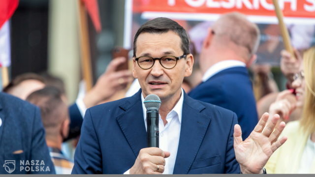 Premier Morawiecki krytykuje Rafała Trzaskowskiego