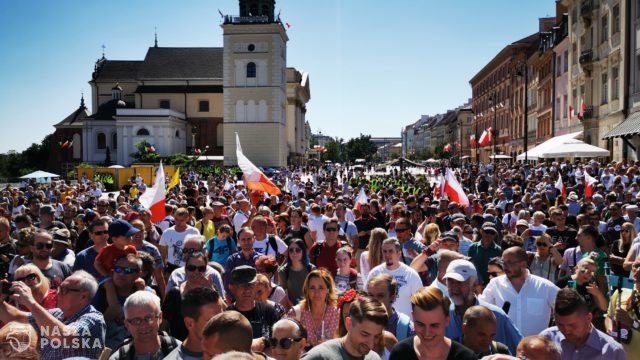 Jedna trzecia Polaków nie boi się zakażenia koronawirusem