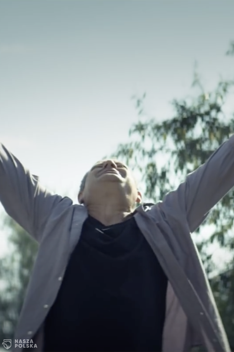 Kazik znowu wtyka kij w mrowisko. Zobacz teledysk promujący film o Tomaszu Komendzie!