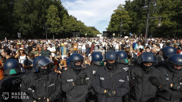 Niemcy utrudnią podróżowanie niezaszczepionym