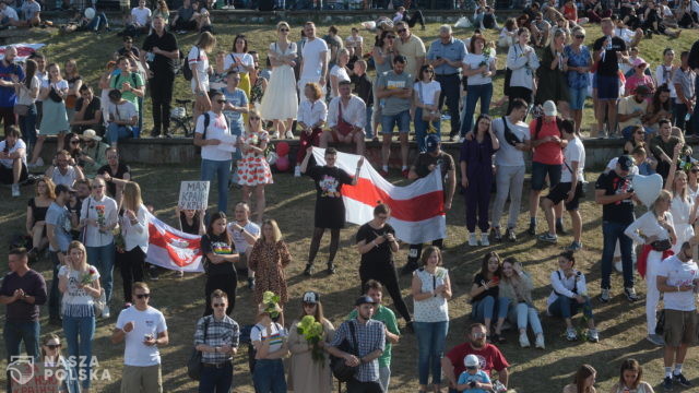 Protest z przerwą na czerwone – jak demonstrują Białorusini