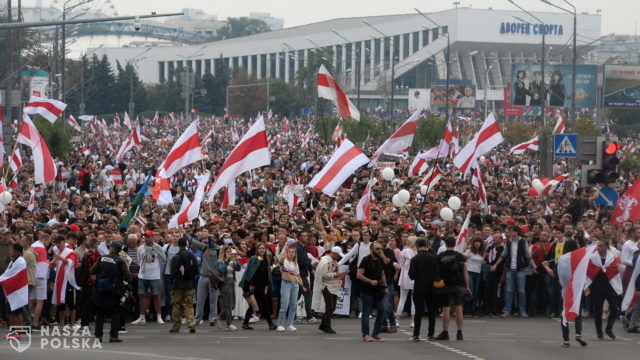 Białoruś/ Marsz protestu pod pałacem prezydenckim; milicja nie interweniowała