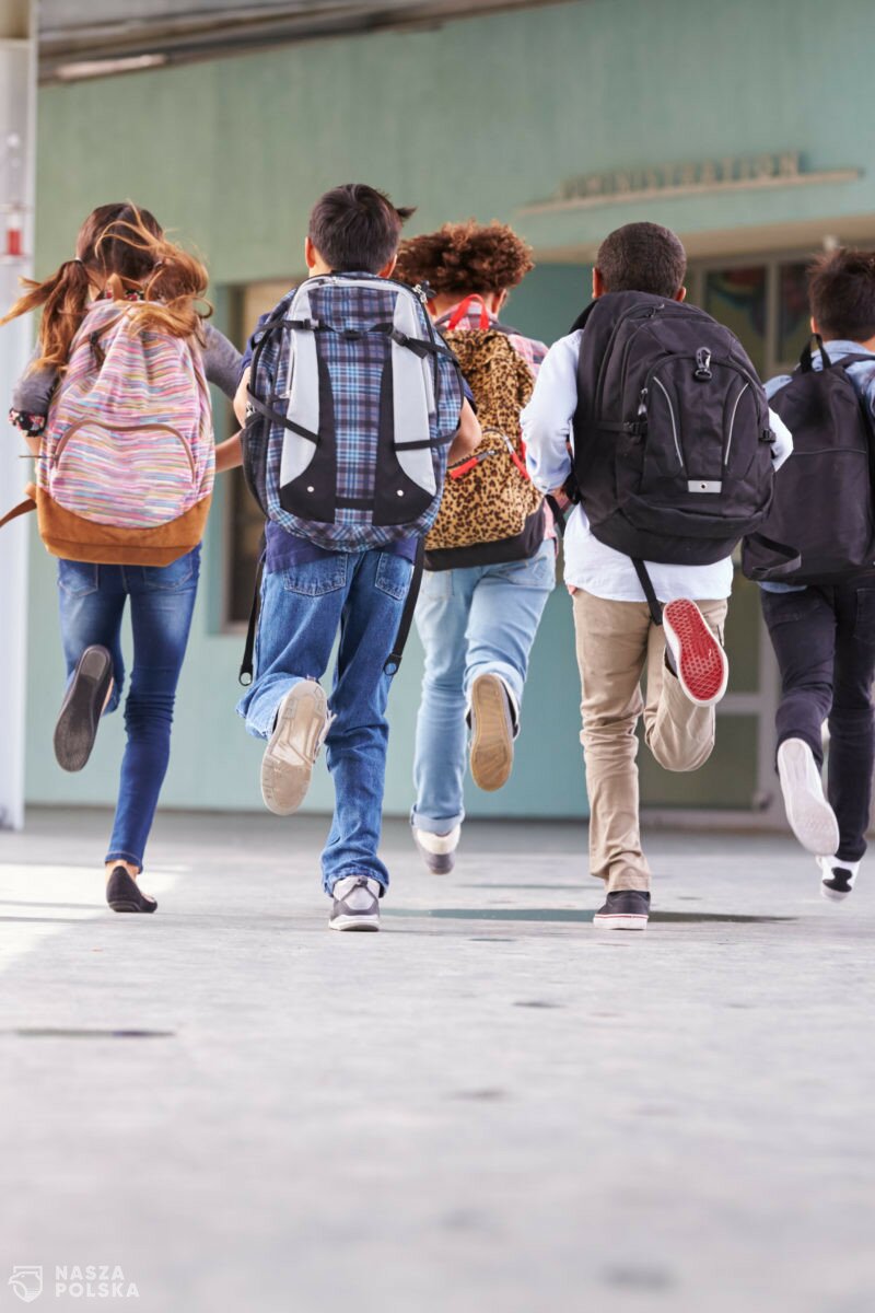 Czarnek: Wyłączenie nauki stacjonarnej na dłuższy czas niezwykle szkodliwe dla dzieci i młodzieży