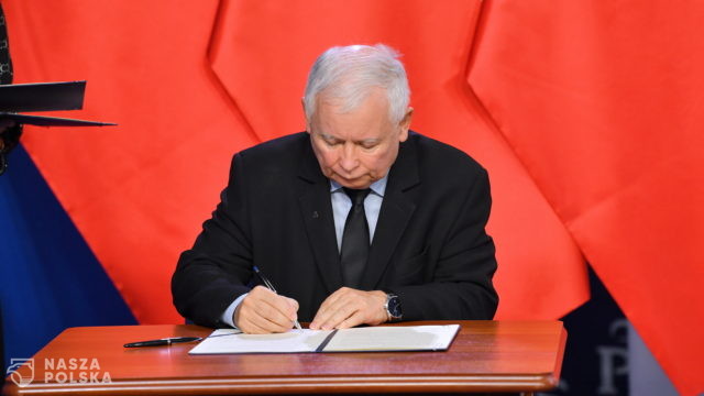 Poseł PiS zaszczepił się poza kolejnością. Prezes Kaczyński zawiesił go w prawach