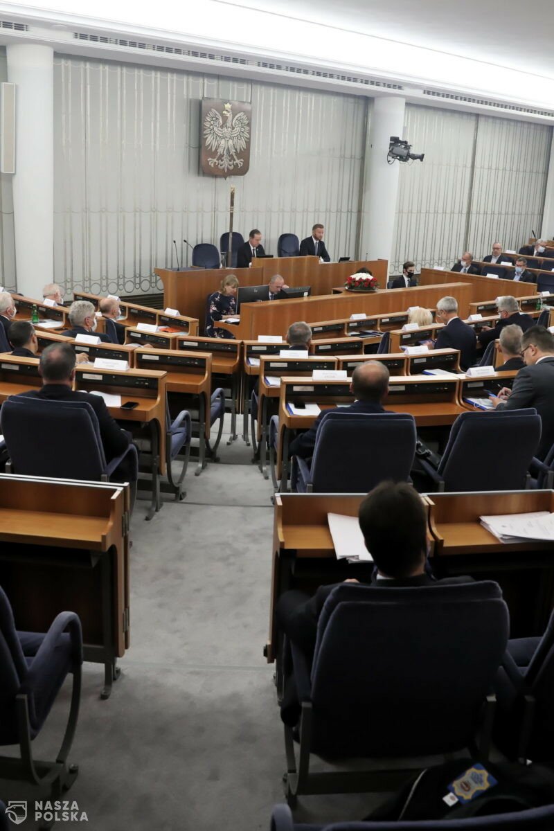 Senat przyjął uchwałę wzywającą rząd do przyjęcia wynegocjowanego projektu budżetu UE