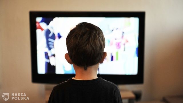 Rząd ostrzega przed patotreściami oglądanymi przez dzieci w sieci