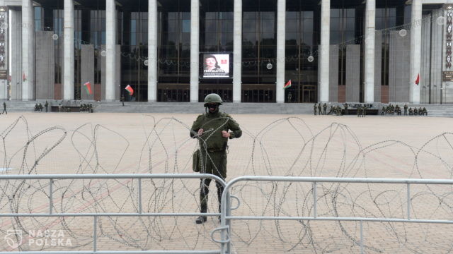 Białoruś/Kilkadziesiąt tysięcy ludzi manifestowało przed pałacem prezydenta