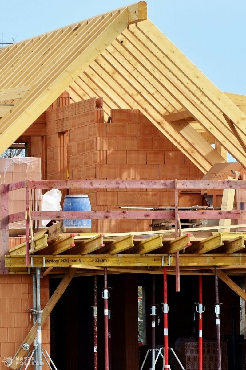 Rynek kredytów hipotecznych w coraz większym kryzysie. Banki walczą o klientów