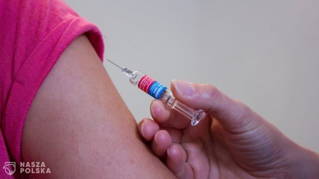 Wielka Brytania szykuje się na falę NOP-ów po szczepionce przeciwko COVID-19