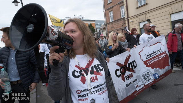 Policja: ponad 220 wniosków do sądu i 25 mandatów dla uczestników demonstracji antycovidowej w Warszawie