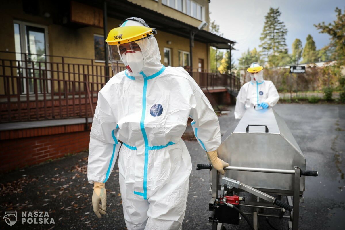 MZ: 163 zgony osób szczepionych; 399 niezaszczepionych