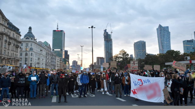 Protestujący zablokowali centrum Warszawy