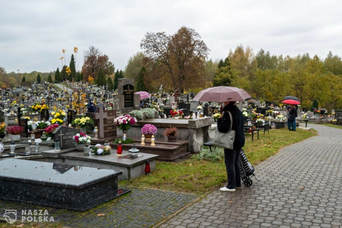 Mistrzyni świeckiej ceremonii pogrzebowej: rośnie zapotrzebowanie na takie pochówki