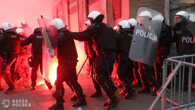 Zraniony przez policjantów fotoreporter został przesłuchany w szpitalu