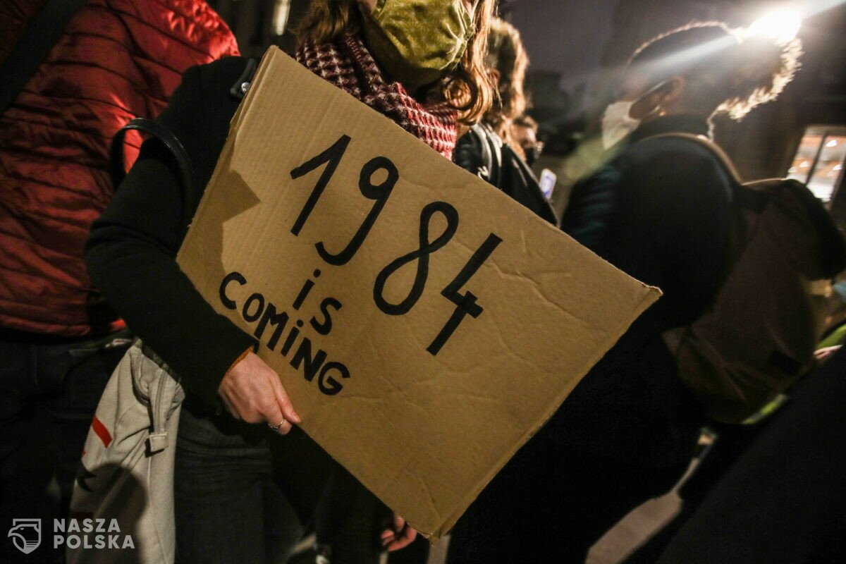 Piotr Witt: Pandemii koronawirusa we Francji towarzyszą skandale, politycy mówią nieprawdę i manipulują opinią publiczną