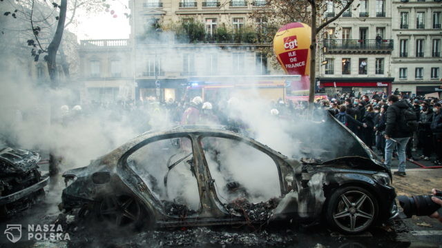 Protesty przeciwko obostrzeniom we Francji