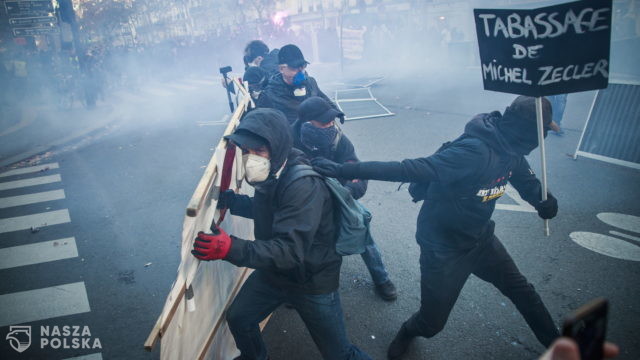 70 miast, setki tysięcy manifestantów, starcia z policją. Tak protestują Francuzi