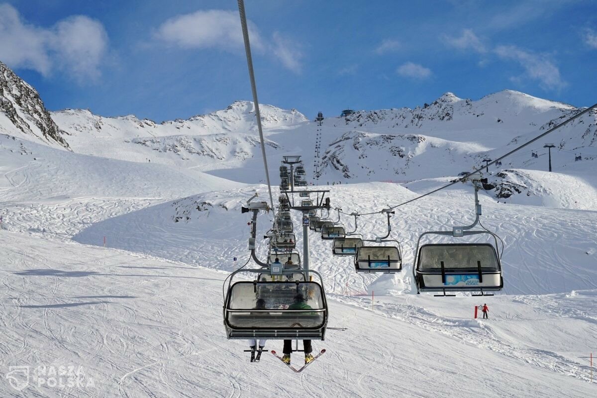 Na narty w marcu – dlaczego warto szusować poza sezonem?