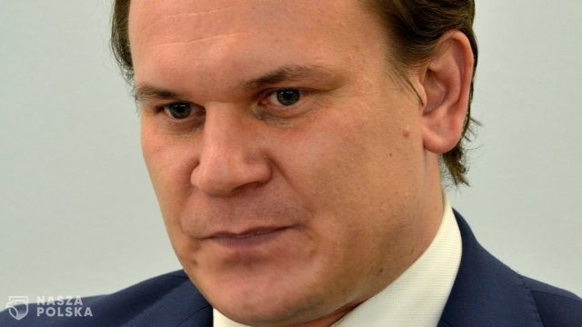 Tarczyński o środkach z KPO: Nie było wymaganych żadnych kamieni milowych, które przeszkadzałyby wypłaceniu pieniędzy