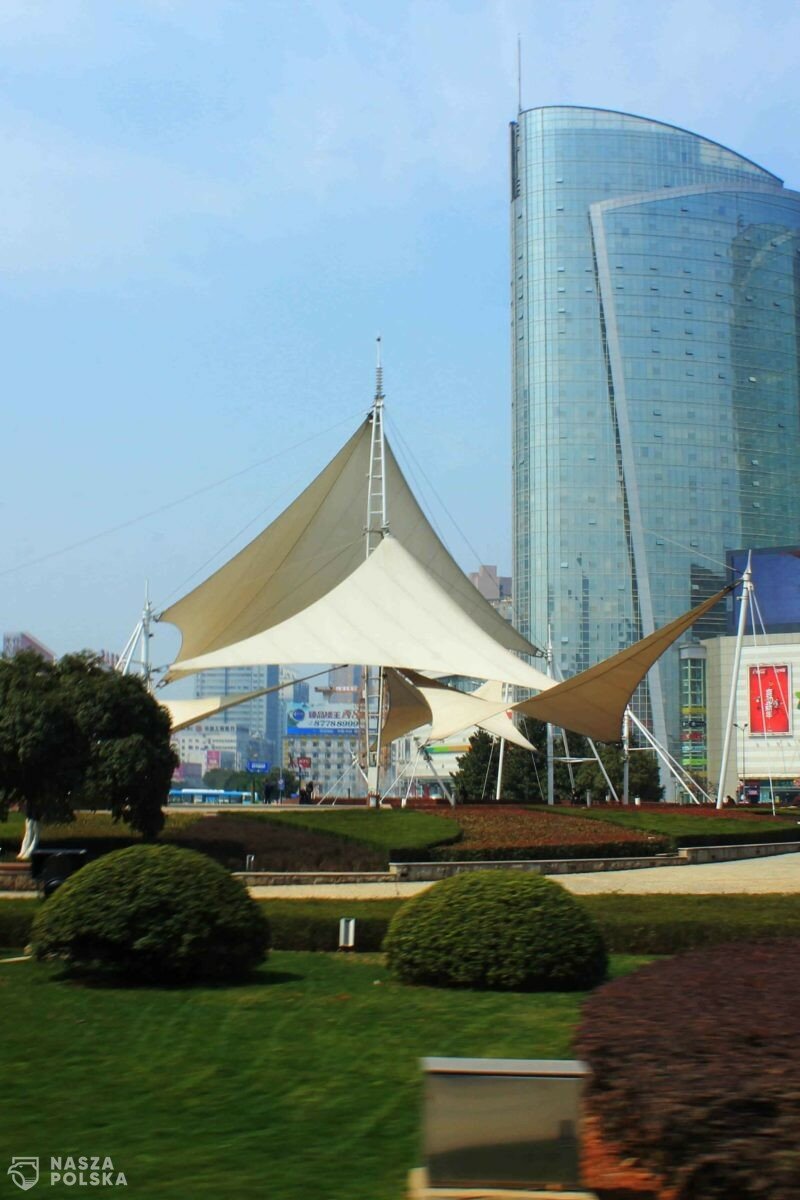 Amerykańskie służby szukają informacji o genezie pandemii w danych z laboratorium w Wuhanie