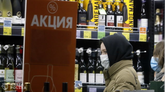 Rosji grozi klęska szczepień na koronawirusa? Nie można pić alkoholu dwa miesiące przed i po szczepieniu