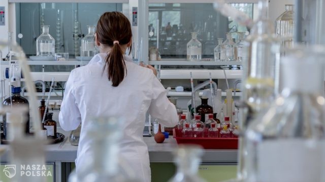 Agencja Badań Medycznych przekazała ponad 100 mln zł na projekty covidowe m.in. na badanie amantadyny