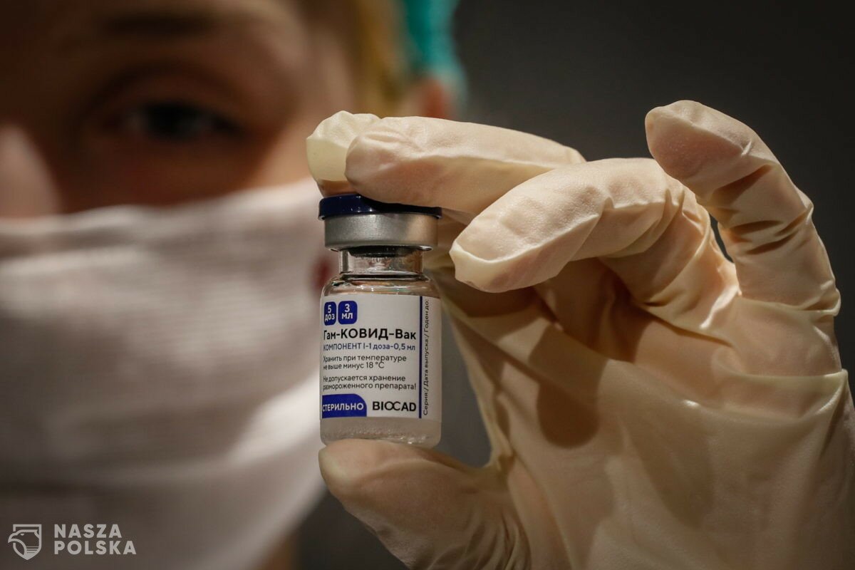 Cessak: Mamy za mało danych, by wprowadzić do obrotu szczepionkę Sputnik V