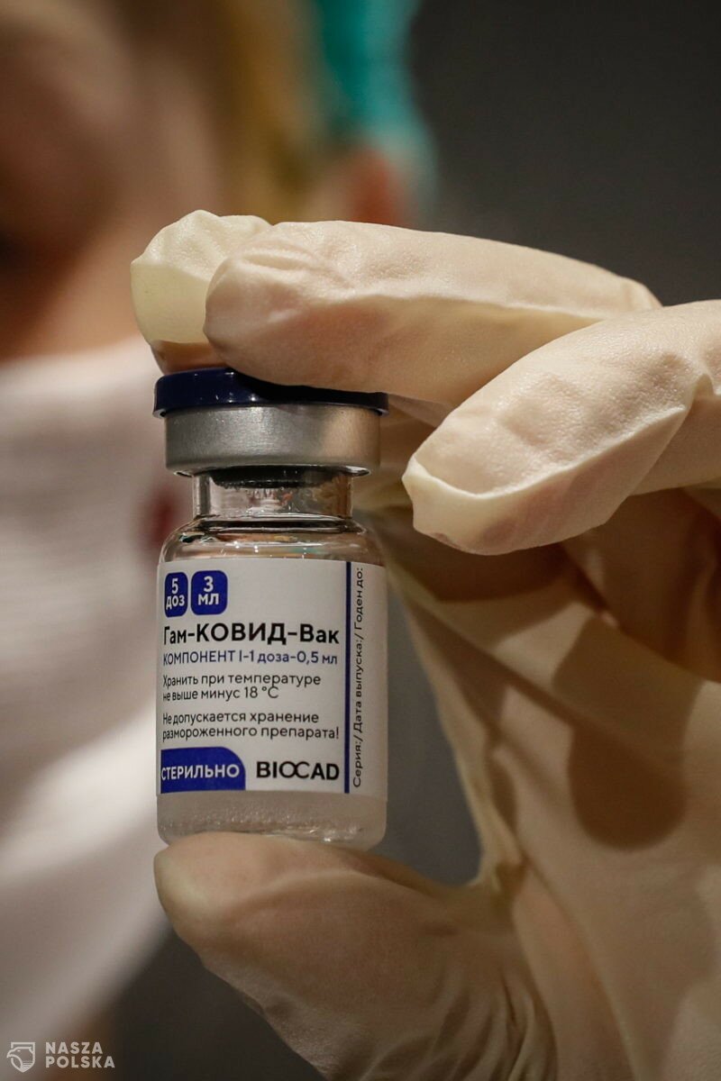 Cessak: Mamy za mało danych, by wprowadzić do obrotu szczepionkę Sputnik V