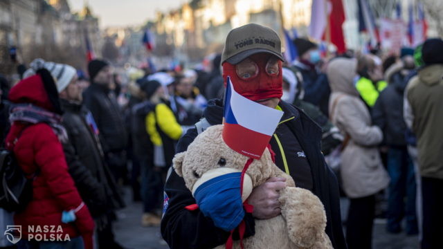 Czechy/ Demonstracja w Pradze przeciw restrykcjom epidemicznym