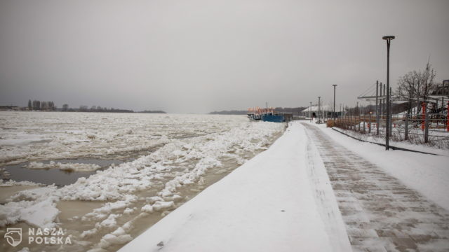 Płock/ Nadal rośnie poziom Wisły, sytuacja pogarsza się – powodem zator lodowy na rzece