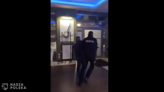 [FILM] Policja siłą wyprowadziła pracowników i „testerów” z restauracji
