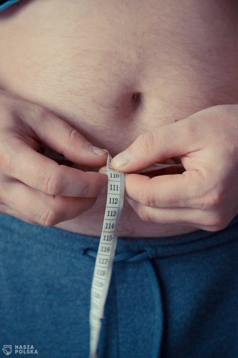 Naukowców niepokoi jednak wzrost liczby samobójstw u osób z otyłością