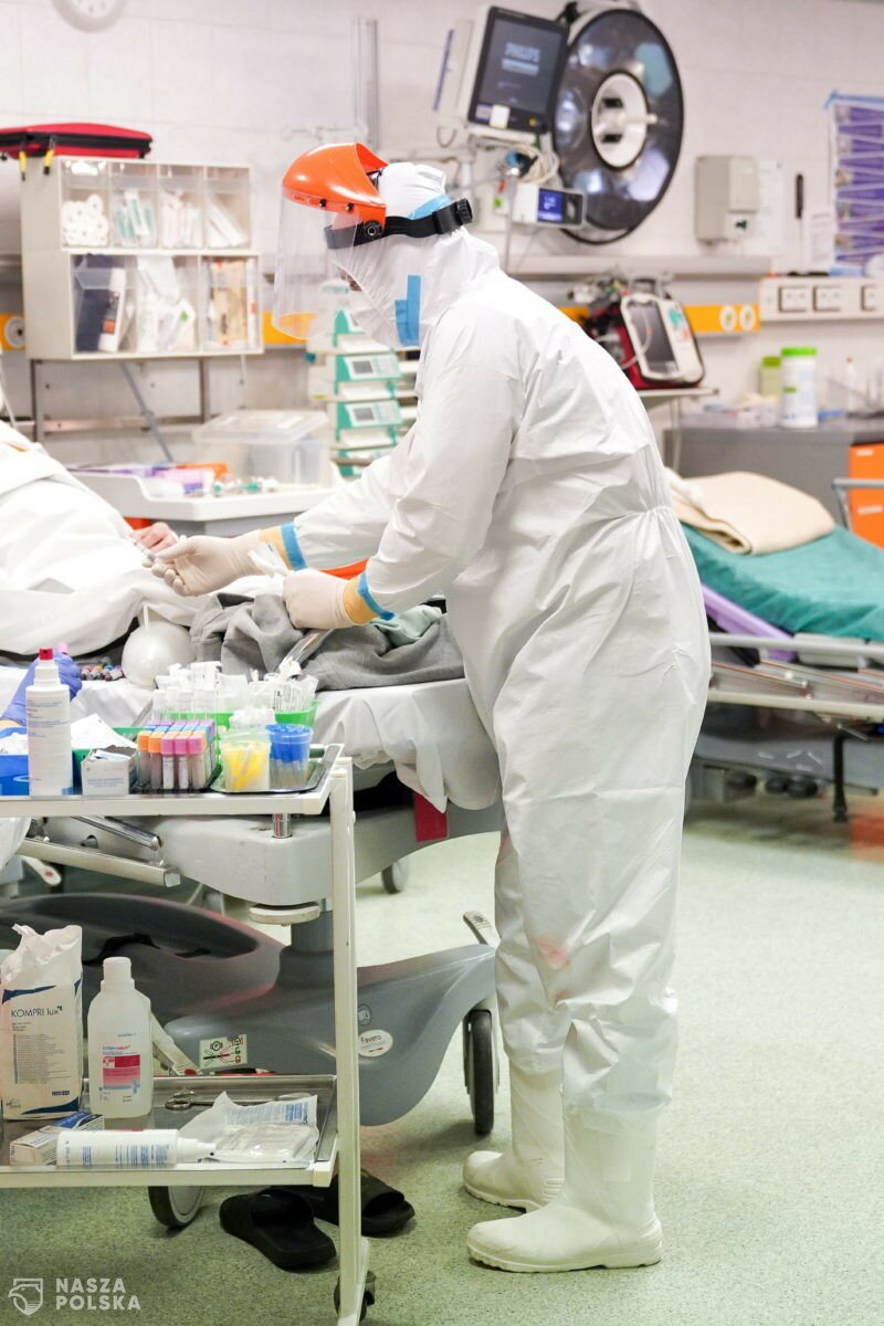 „Coraz więcej zaszczepionych osób trafia do szpitala”