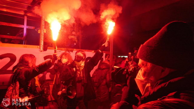 O północy zakończył się protest zorganizowany przez Ogólnopolski Strajk Kobiet