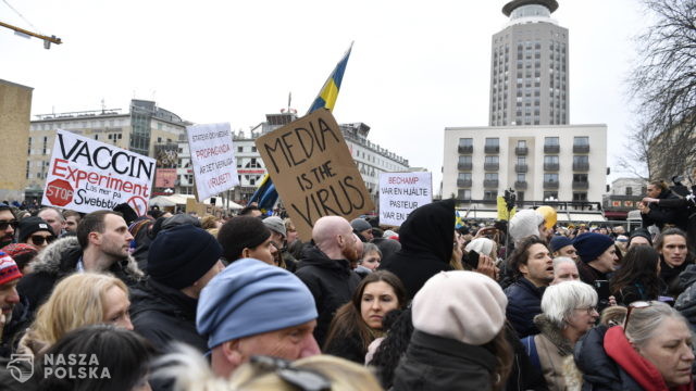 Szwecja/ Policja rozbiła demonstrację koronasceptyków