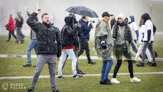 Policja użyła przeciwko demonstrantom armatek wodnych