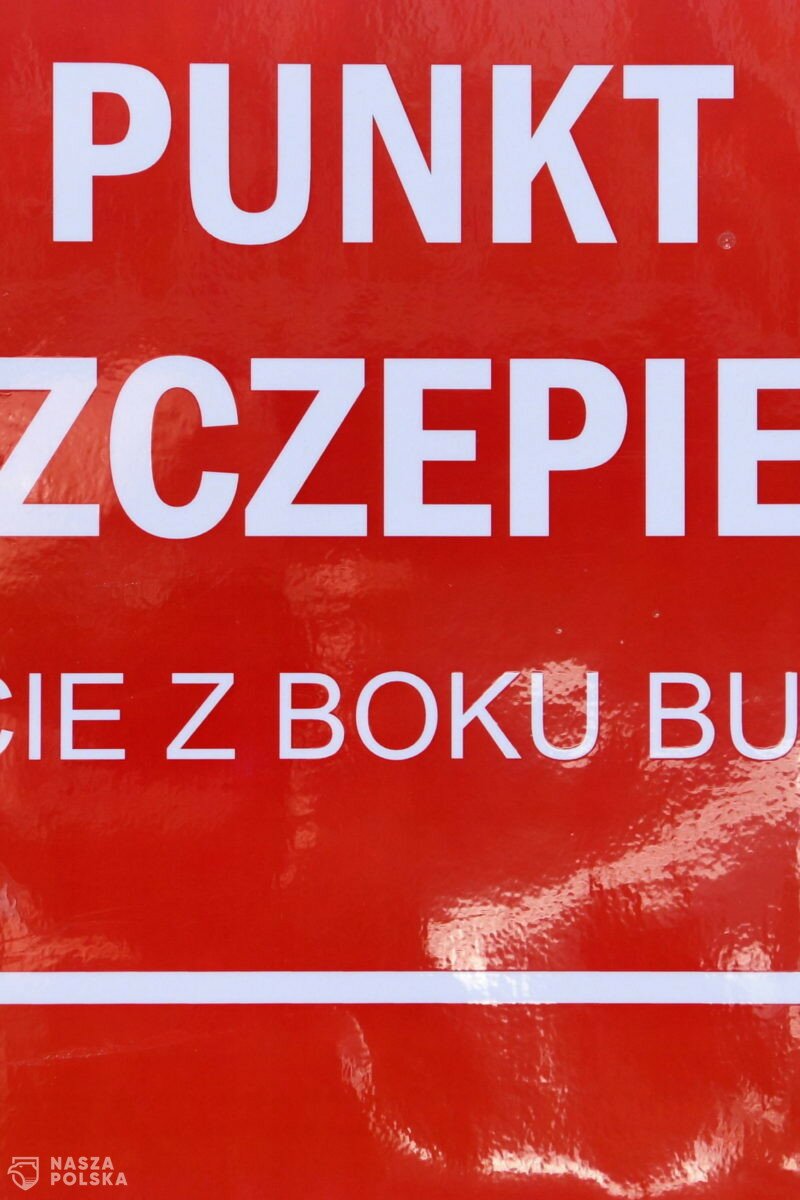 [PILNE] Jest decyzja rządu odnośnie trzeciej dawki i nowych obostrzeń!